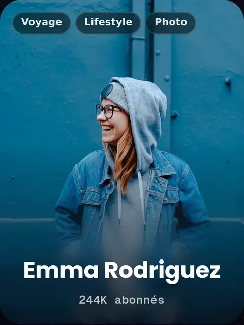 Carte créateur de Emma Rodriguez dans un kit média Reachy.