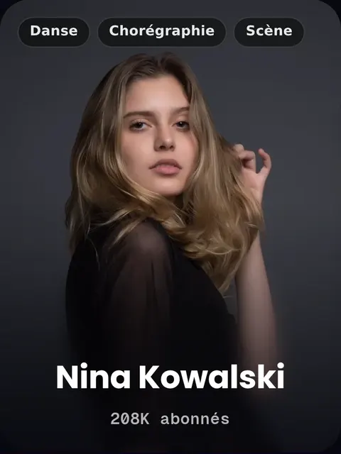 Carte créateur de Nina Kowalski dans un kit média Reachy.
